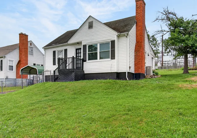 Homes for sale in Harrodsburg, KY | 734 Maple Ave, Harrodsburg, KY 40330 | MLS# 26018010