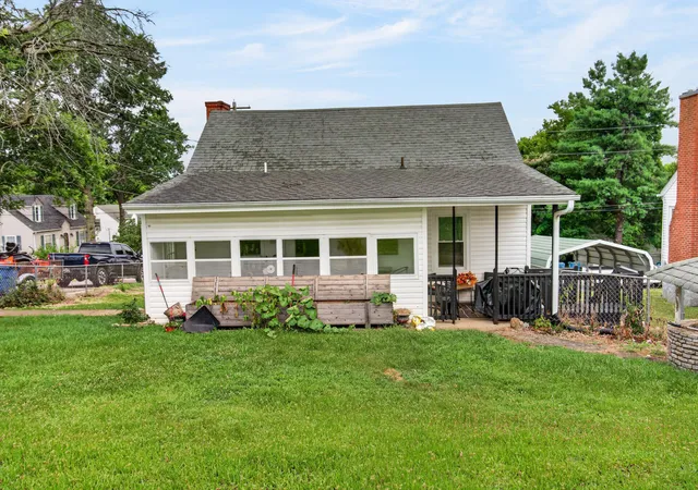 Homes for sale in Harrodsburg, KY | 734 Maple Ave, Harrodsburg, KY 40330 | MLS# 26018010