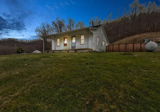 Homes for sale in Jeffersonville, KY | 25 Calk Lake Rd, Jeffersonville, KY 40337 | MLS# 26018006