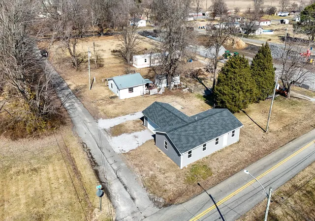 3rd image of 408 2Nd St, La Center, KY 42056 | MLS# 26018042