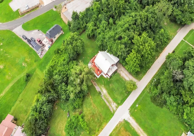 Photo 3 of Single family home for sale at 102 Harvey Ave, Somerset, KY 42501 | MLS# 26018960 | Listing updated on 2026-09-01