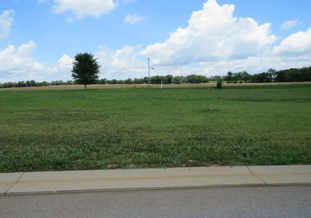 Homes for sale in Hopkinsville, KY | 402 Meadow Glenn Ln, Hopkinsville, KY 42240 | MLS# 26018043