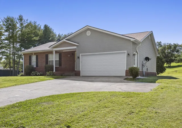 Photo 1 of Sale Pending at 225 S Homestead Ln, Lancaster, KY 40444 | MLS# 26018673 | Listing updated on 2026-08-26