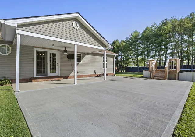 Photo 2 of Sale Pending at 225 S Homestead Ln, Lancaster, KY 40444 | MLS# 26018673 | Listing updated on 2026-08-26