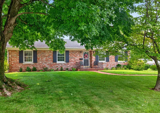 Photo 4 of Sale Pending at 2791 Clays Ml Rd, Lexington, KY 40503 | MLS# 26022111 | Listing updated on 2026-09-12