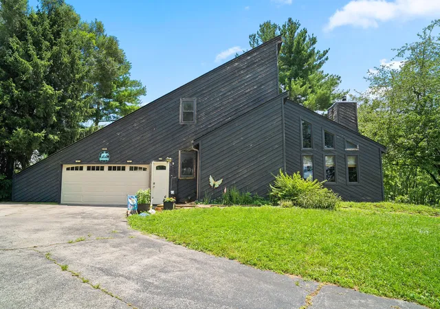 Photo 1 of Single family home for sale at 1024 Flanagan Sta Rd, Winchester, KY 40391 | MLS# 26018911 | Listing updated on 2026-09-16