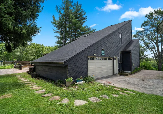 Photo 2 of Single family home for sale at 1024 Flanagan Sta Rd, Winchester, KY 40391 | MLS# 26018911 | Listing updated on 2026-09-16