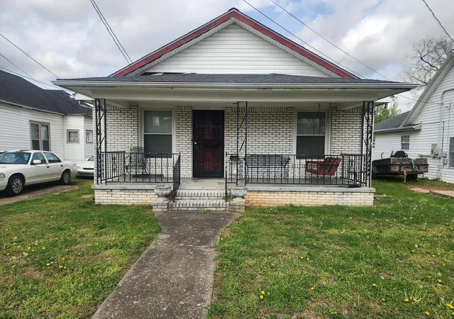 Homes for sale in Hopkinsville, KY | 113 Liberty St, Hopkinsville, KY 42240 | MLS# 26018076