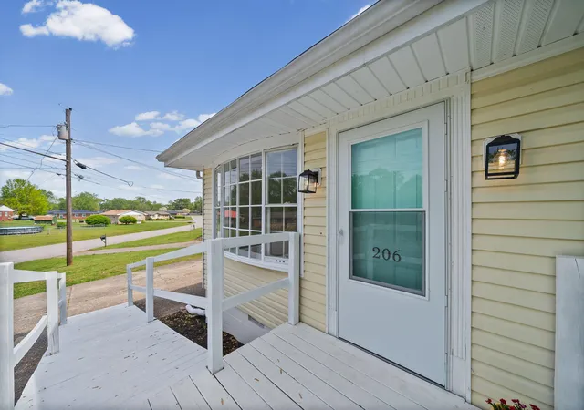 Homes for sale in Hopkinsville, KY | 206 Crest Dr, Hopkinsville, KY 42240 | MLS# 26018079