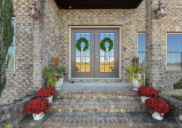 Photo 2 of Single family home for sale at 1417 Longwood Dr, Murray, KY 42071 | MLS# 26020021 | Listing updated on 2026-08-01