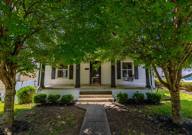 Photo 4 of Sale Pending at 323 W 2nd Street, Paris, KY 40361 | MLS# 26018100 | Listing updated on 2026-09-30
