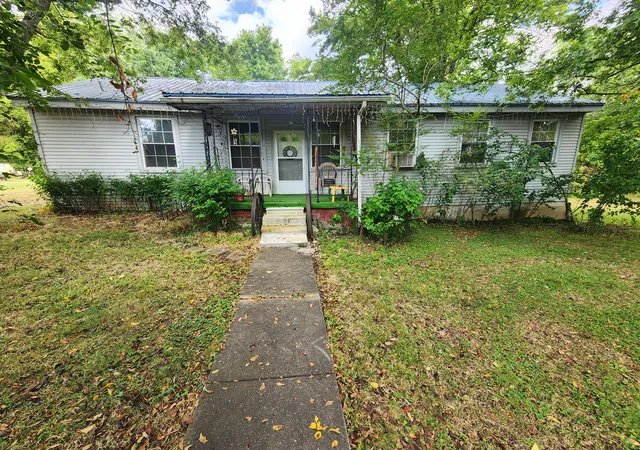 Homes for sale in Hopkinsville, KY | 6670 Newstead Rd, Hopkinsville, KY 42240 | MLS# 26018128
