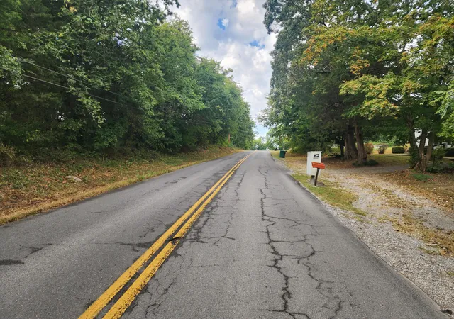 Homes for sale in Hopkinsville, KY | 6670 Newstead Rd, Hopkinsville, KY 42240 | MLS# 26018128