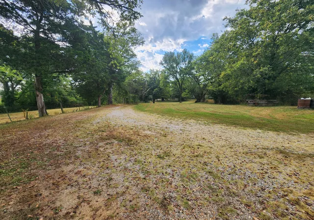 Homes for sale in Hopkinsville, KY | 6670 Newstead Rd, Hopkinsville, KY 42240 | MLS# 26018128