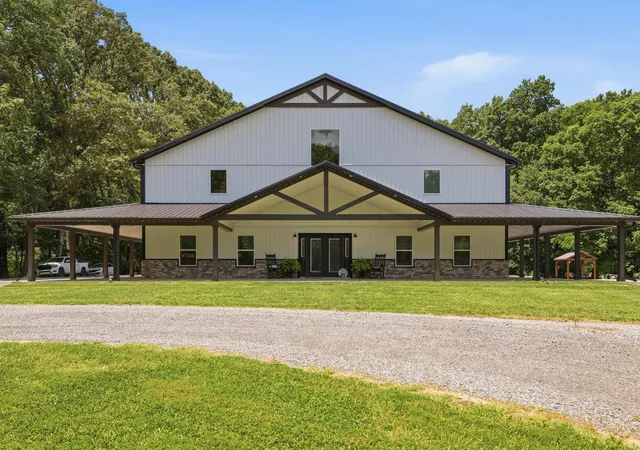 Photo 3 of House for sale at 5279 E State Line Rd, Hazel, KY 42049 | MLS# 26018894 | Listing updated on 2026-09-14