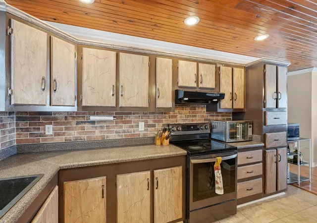 Photo 3 of Single family home for sale at 139 Beeny Rd, Manitou, KY 42436 | MLS# 26018285 | Listing updated on 2026-07-27