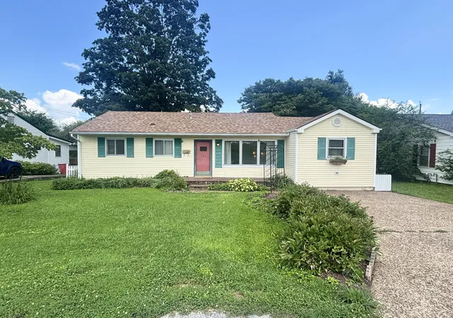 Homes for sale in Hopkinsville, KY | 306 Brentwood Dr, Hopkinsville, KY 42240 | MLS# 26018164