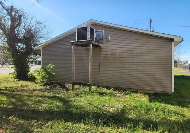 Homes for sale in Hopkinsville, KY | 518 E 2Nd St, Hopkinsville, KY 42240 | MLS# 26018137