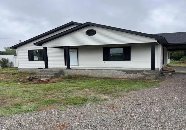 Photo 2 of Single family home for sale at 1461 Glass Ave, Hopkinsville, KY 42240 | MLS# 26018158 | Listing updated on 2026-08-05