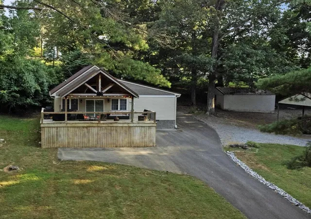 Photo 1 of Single family home for sale at 349 Rockcastle Lakeshore Dr, Cadiz, KY 42211 | MLS# 26018780 | Listing updated on 2026-07-17