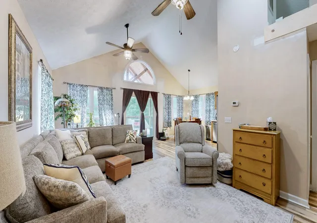 Photo 3 of Single family home for sale at 349 Rockcastle Lakeshore Dr, Cadiz, KY 42211 | MLS# 26018780 | Listing updated on 2026-07-17
