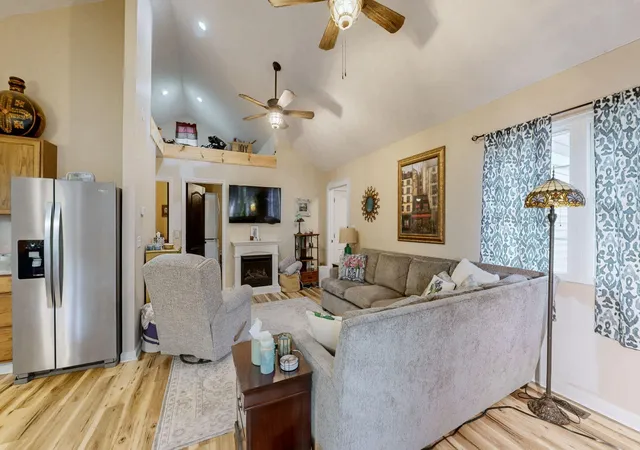 Photo 4 of Single family home for sale at 349 Rockcastle Lakeshore Dr, Cadiz, KY 42211 | MLS# 26018780 | Listing updated on 2026-07-17