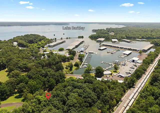 Listing Photo 2 - Condo for sale in building located at 207 Hursthaven Ct, Grand Rivers, KY 42045 - Unit #