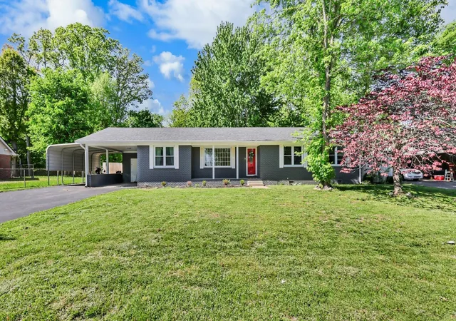 Homes for sale in Hopkinsville, KY | 300 Donna Dr, Hopkinsville, KY 42240 | MLS# 26018357