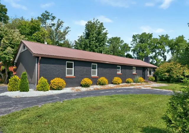 Photo 1 of Single family home for sale at 2640 Fords Ml Rd, Versailles, KY 40383 | MLS# 26018407 | Listing updated on 2026-09-04