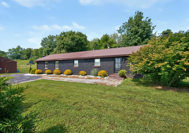 Photo 2 of Single family home for sale at 2640 Fords Ml Rd, Versailles, KY 40383 | MLS# 26018407 | Listing updated on 2026-09-04
