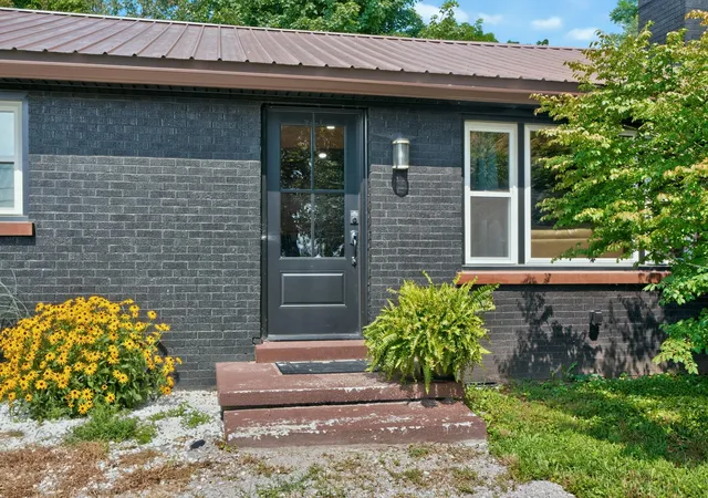 Photo 4 of Single family home for sale at 2640 Fords Ml Rd, Versailles, KY 40383 | MLS# 26018407 | Listing updated on 2026-09-04