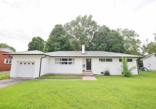 Photo 1 of Sale Pending at 213 Fairlane Dr, Mayfield, KY 42066 | MLS# 26018526 | Listing updated on 2026-09-03