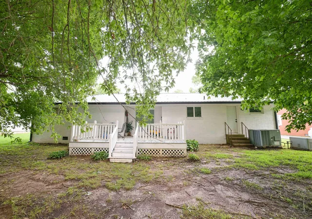 Photo 3 of Sale Pending at 213 Fairlane Dr, Mayfield, KY 42066 | MLS# 26018526 | Listing updated on 2026-09-03