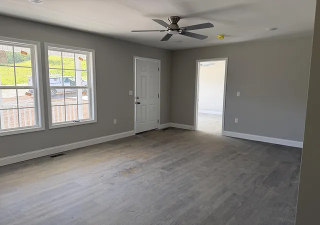 Photo 2 of Single family home for sale at 76 Whispering Oaks Ln, London, KY 40744 | MLS# 26018186 | Listing updated on 2026-09-13