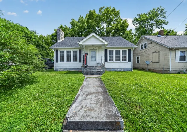 Homes for sale in Hopkinsville, KY | 420 W 16th St, Hopkinsville, KY 42240 | MLS# 26018200