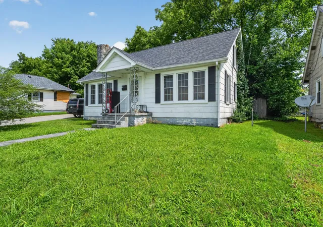 Homes for sale in Hopkinsville, KY | 420 W 16Th St, Hopkinsville, KY 42240 | MLS# 26018200