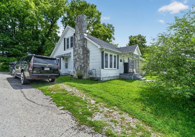 Homes for sale in Hopkinsville, KY | 420 W 16Th St, Hopkinsville, KY 42240 | MLS# 26018200