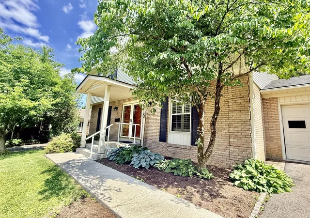 Photo 2 of Sale Pending at 826 Glendover Cvs, Lexington, KY 40502 | MLS# 26018198 | Listing updated on 2026-08-16