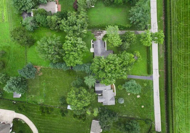 Photo 4 of Single family home for sale at 855 Walnut Hl Rd, Lexington, KY 40515 | MLS# 26018295 | Listing updated on 2026-09-21