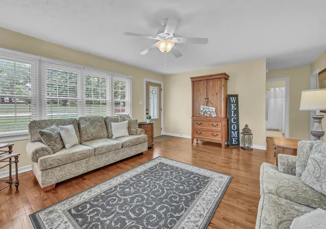 Homes for sale in Hopkinsville, KY | 2055 Lovers Ln, Hopkinsville, KY 42240 | MLS# 26018353