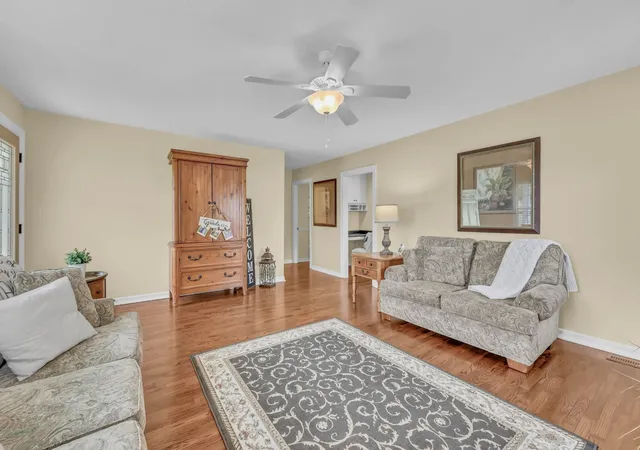 Homes for sale in Hopkinsville, KY | 2055 Lovers Ln, Hopkinsville, KY 42240 | MLS# 26018353