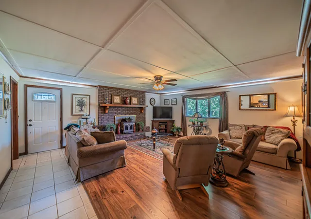 4th image of 160 Charlotte Ann Dr, Paducah, KY 42001 | MLS# 26018272