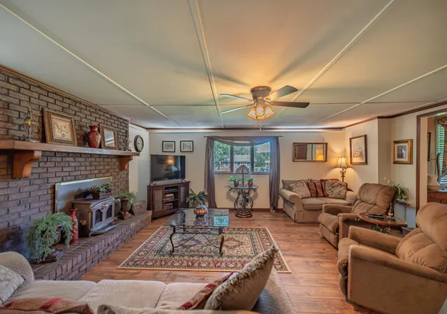 5th image of 160 Charlotte Ann Dr, Paducah, KY 42001 | MLS# 26018272