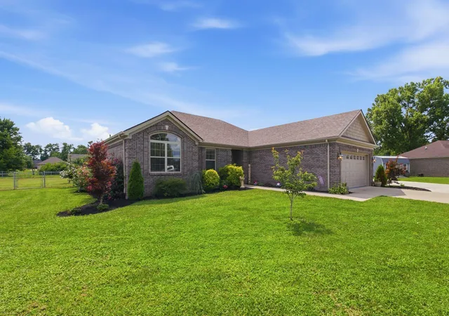 Photo 2 of Single family home for sale at 408 Windy Oaks Cir, Richmond, KY 40475 | MLS# 26018384 | Listing updated on 2026-09-13