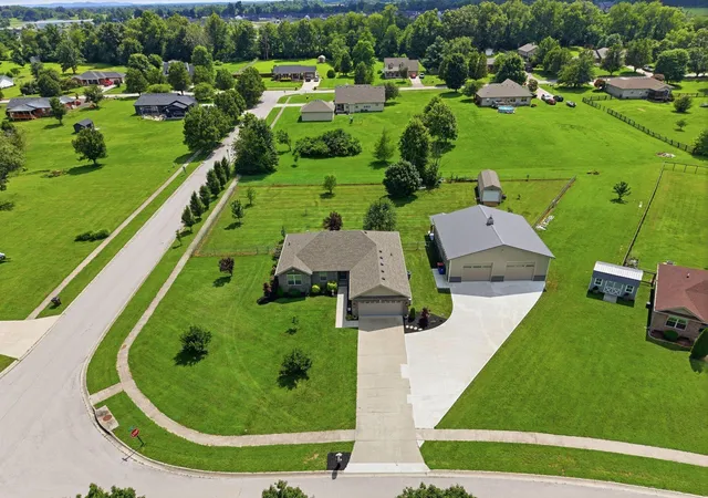 Photo 3 of Single family home for sale at 408 Windy Oaks Cir, Richmond, KY 40475 | MLS# 26018384 | Listing updated on 2026-09-13