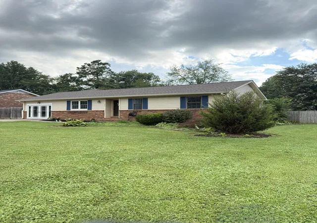 Photo 2 of Single family home for sale at 802 Broad St, Murray, KY 42071 | MLS# 26018764 | Listing updated on 2026-08-22