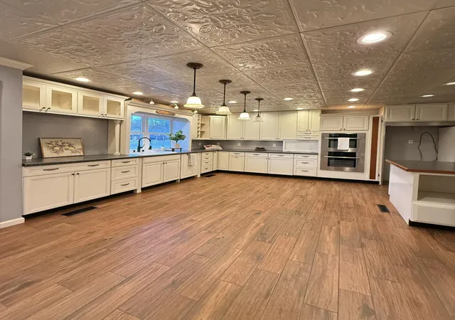 Photo 3 of Single family home for sale at 802 Broad St, Murray, KY 42071 | MLS# 26018764 | Listing updated on 2026-08-22