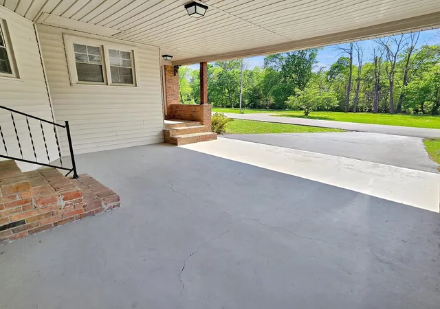 Homes for sale in Hopkinsville, KY | 207 Donna Dr, Hopkinsville, KY 42240 | MLS# 26018381