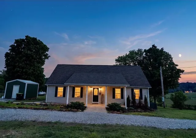 Photo 1 of Single family home for sale at 3755 Madisonville Rd, Hopkinsville, KY 42240 | MLS# 26020485 | Listing updated on 2026-07-31