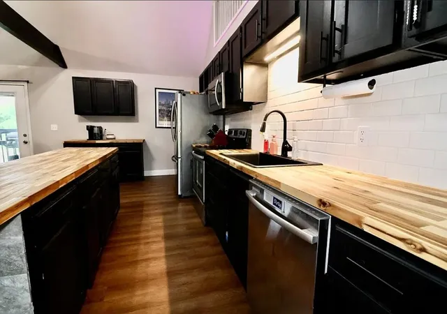 Photo 3 of Single family home for sale at 3755 Madisonville Rd, Hopkinsville, KY 42240 | MLS# 26020485 | Listing updated on 2026-07-31